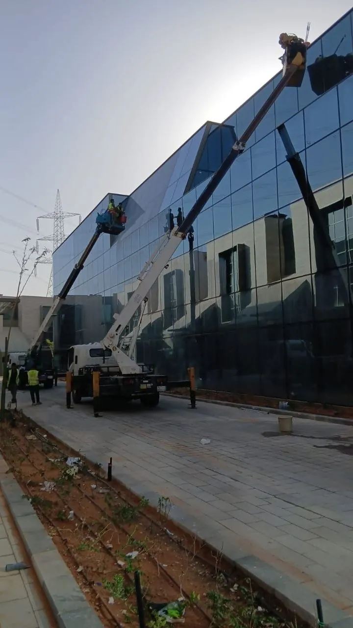 شركة واجهات بالرياض - تنظيف مباني حي النرجس - حلول وتميز